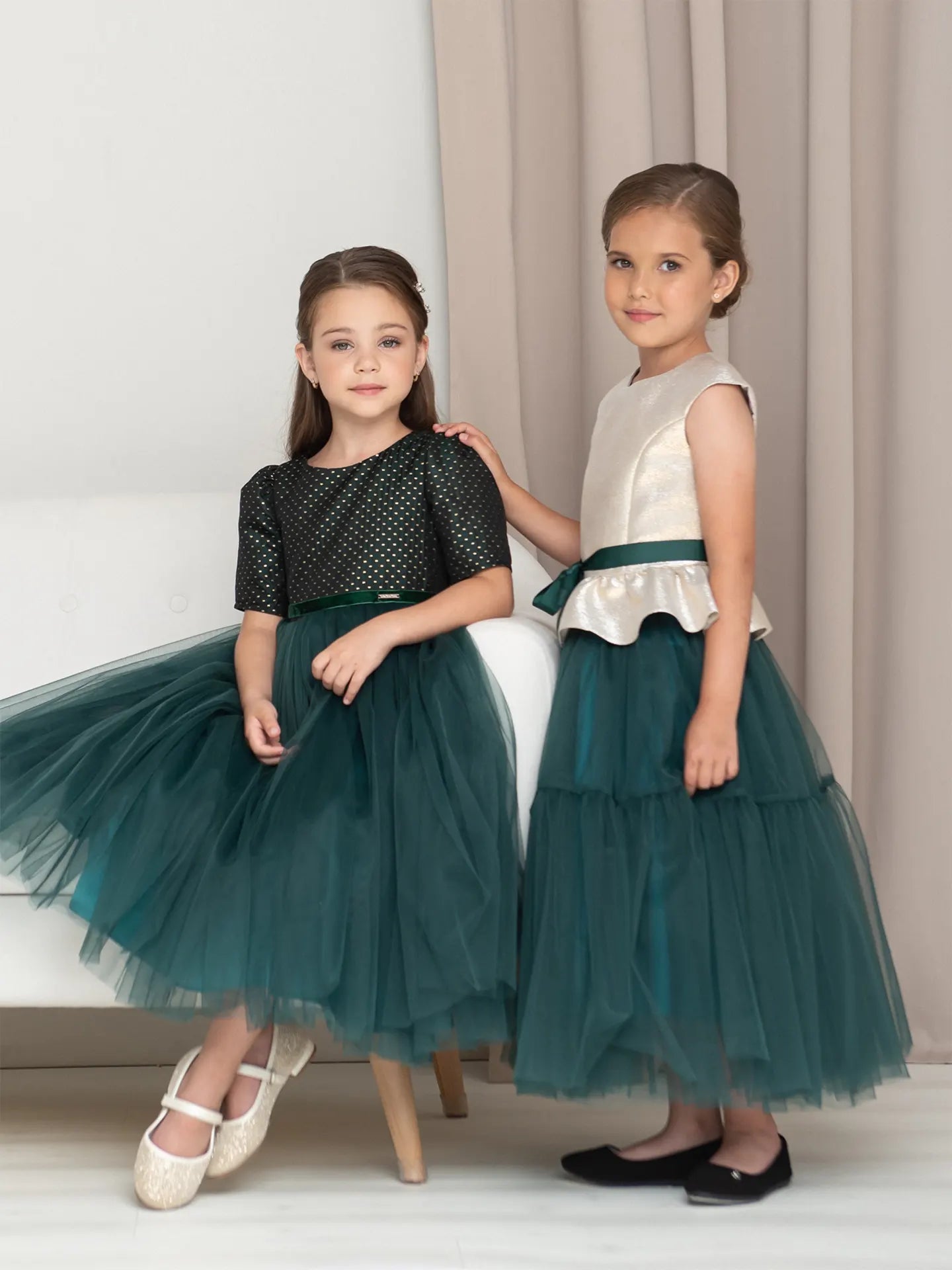 Merida Luxurious dark dress with a full skirt