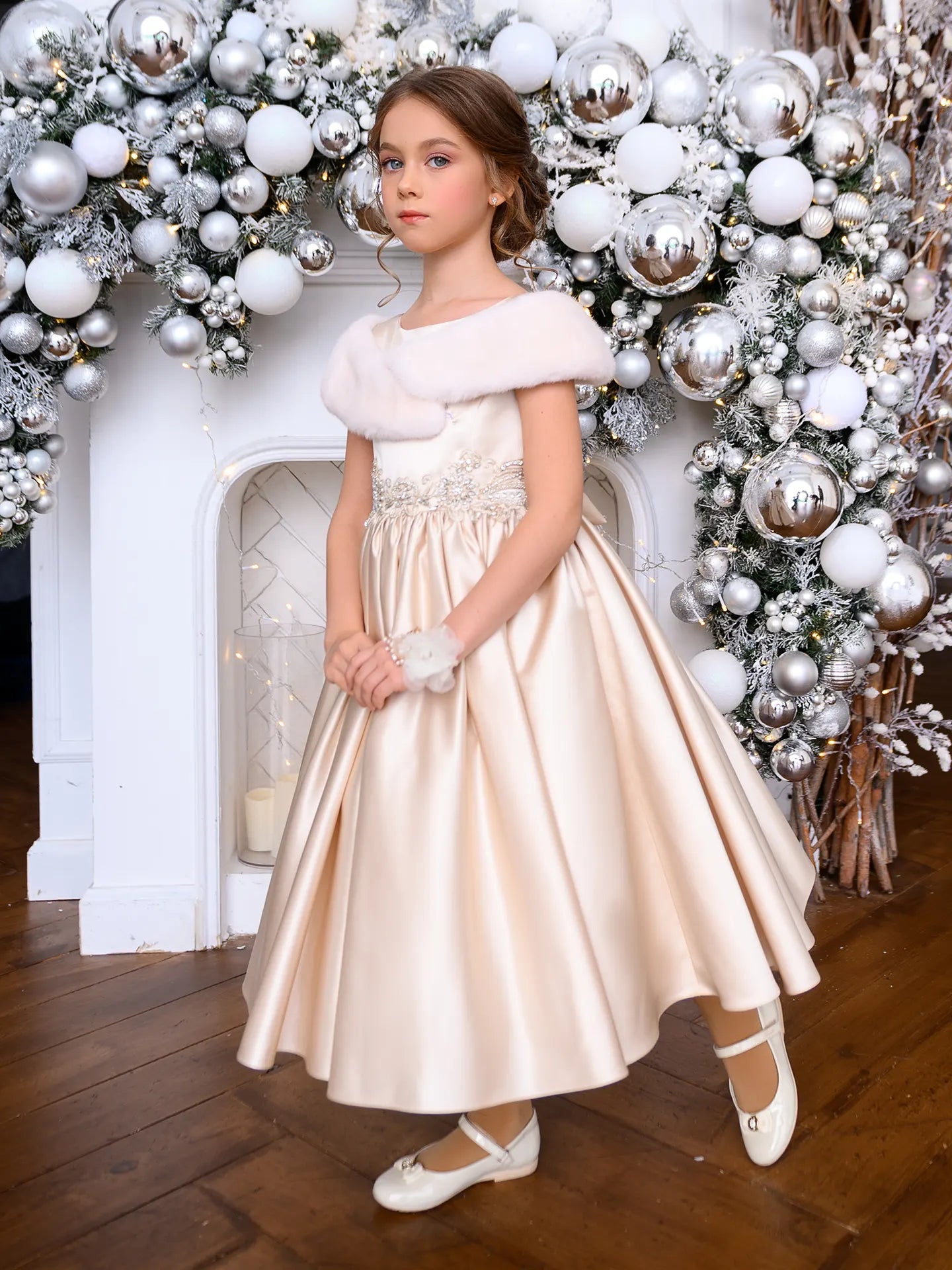 Anastasia Elegant dress with removable mink collar