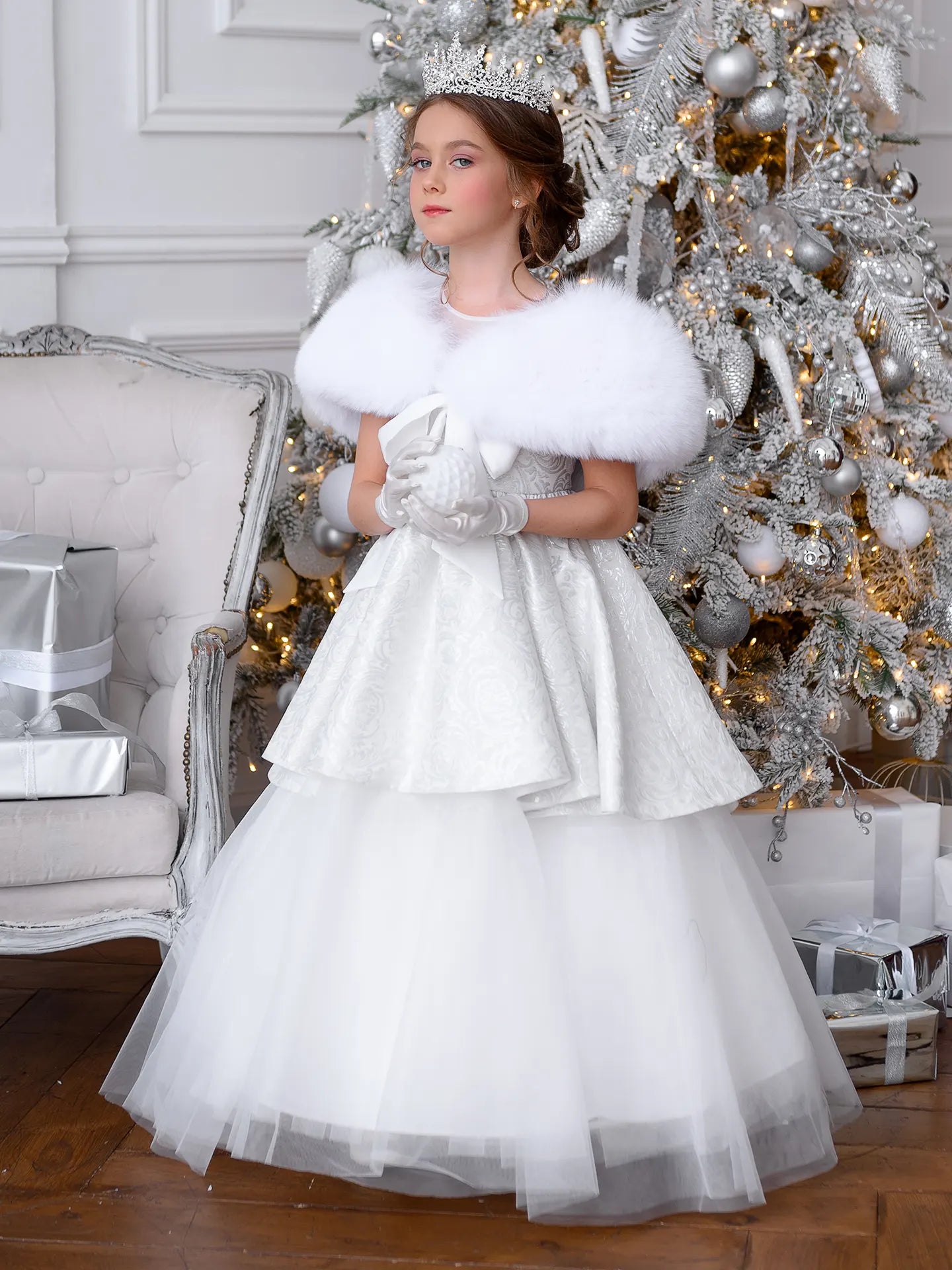 Snow Queen Luxurious festive dress with a removable collar