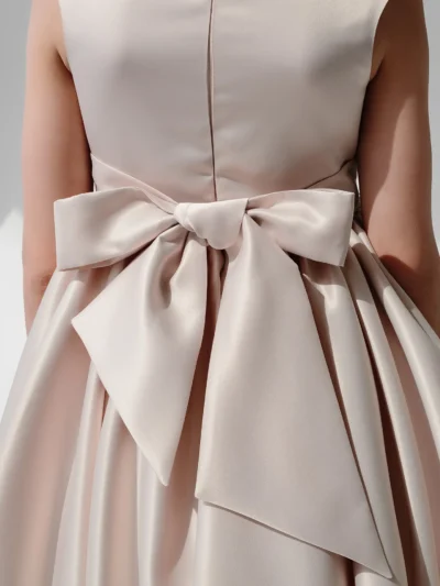 Solid-color Stylish girl's dress with a big bow